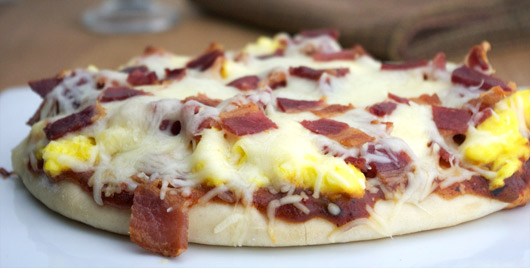 Breakfast Pita Pizza