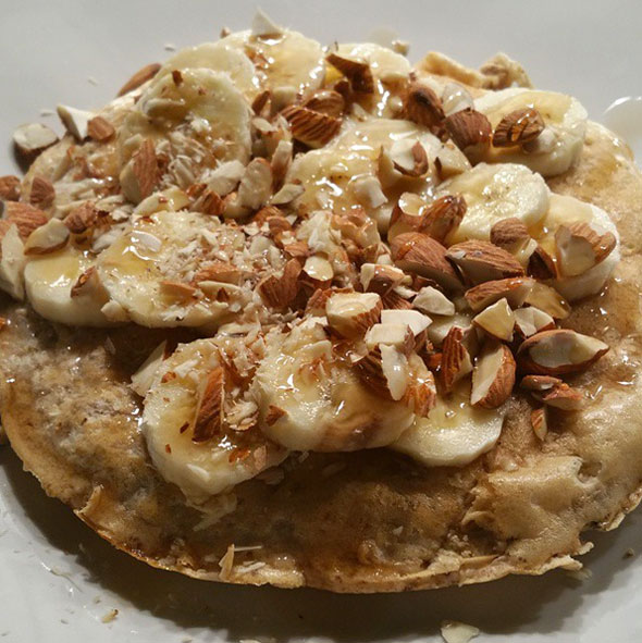 Oatmeal Protein Pancakes (via Corey Cogdell)