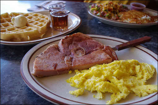 Bob's Big Boy Burbank: Waffle, Ham Steak & Eggs